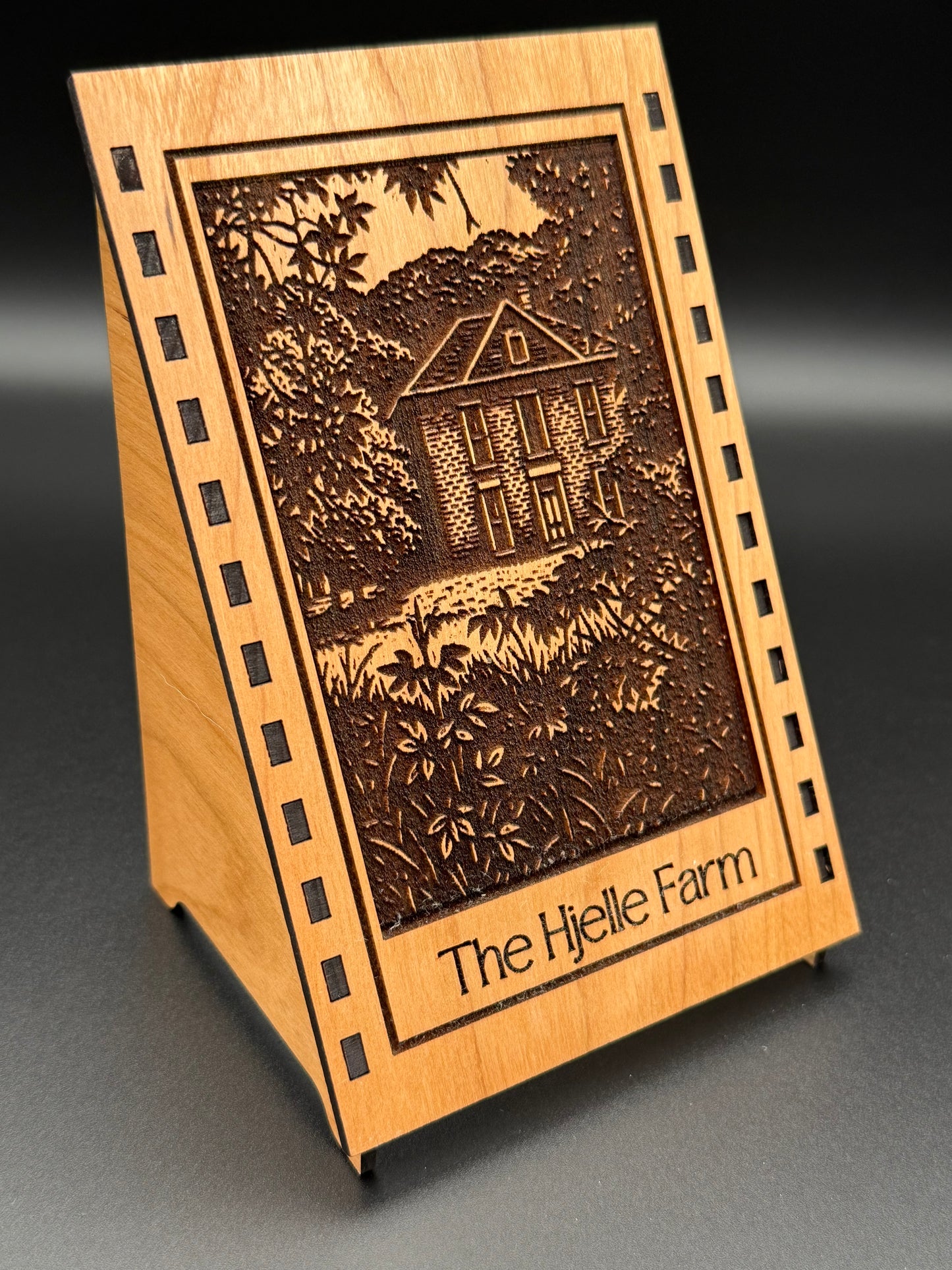 Hjelle Farm Stand Up